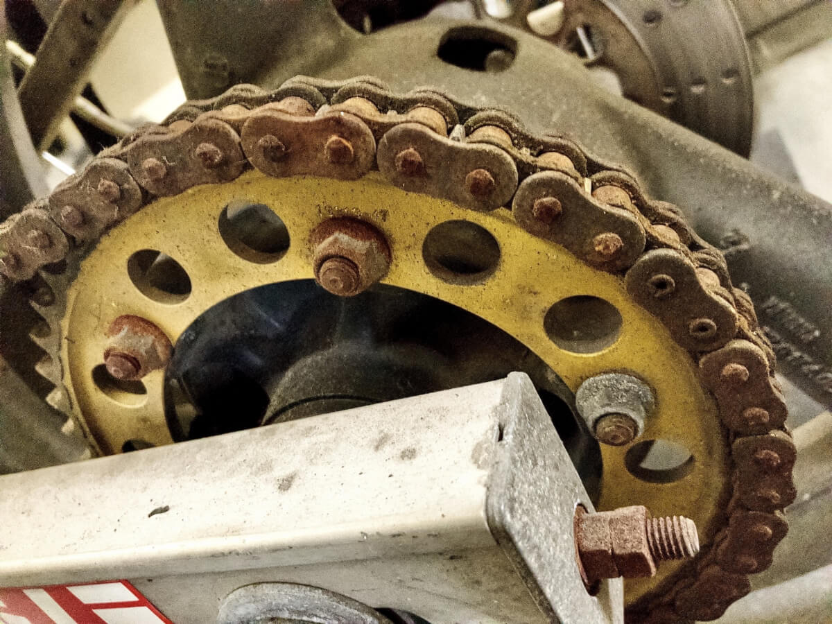 錆だらけのチェーン